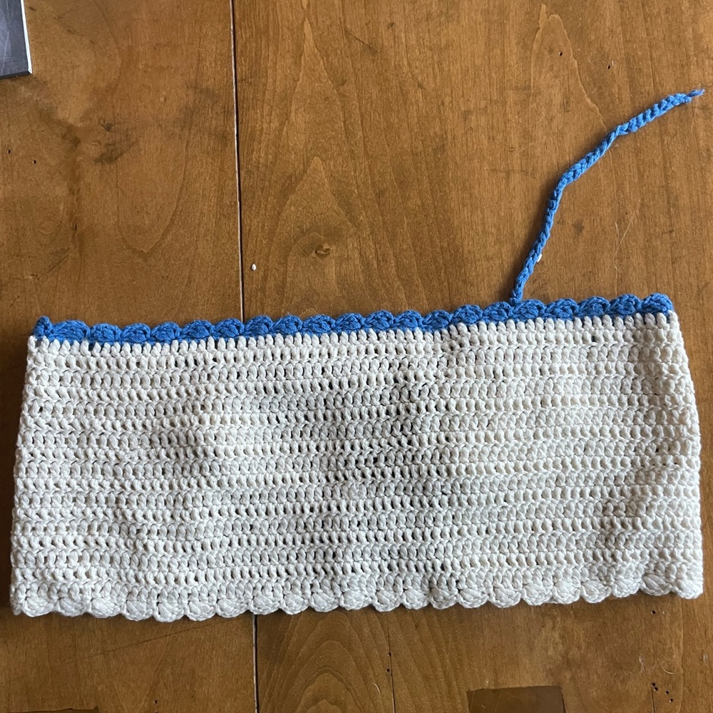 Edikted tie in the back